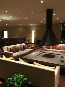 フロント横のスペース