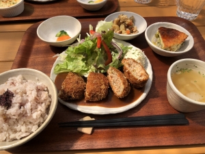 デミソースのキャベツメンチカツ