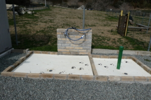 入り口に足洗い場もあります