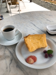 デザートのシフォンケーキ