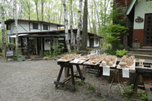 焼き物を乾燥させていました