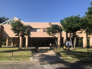 ホテルの前にいきなりドッグランがー