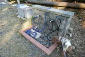 入り口手前に足洗い場があります