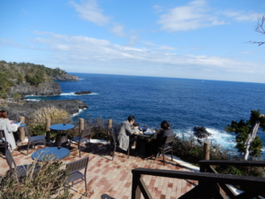 もっと奥には海を一望できるテラスも