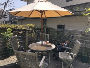 テラス席はテーブル２席